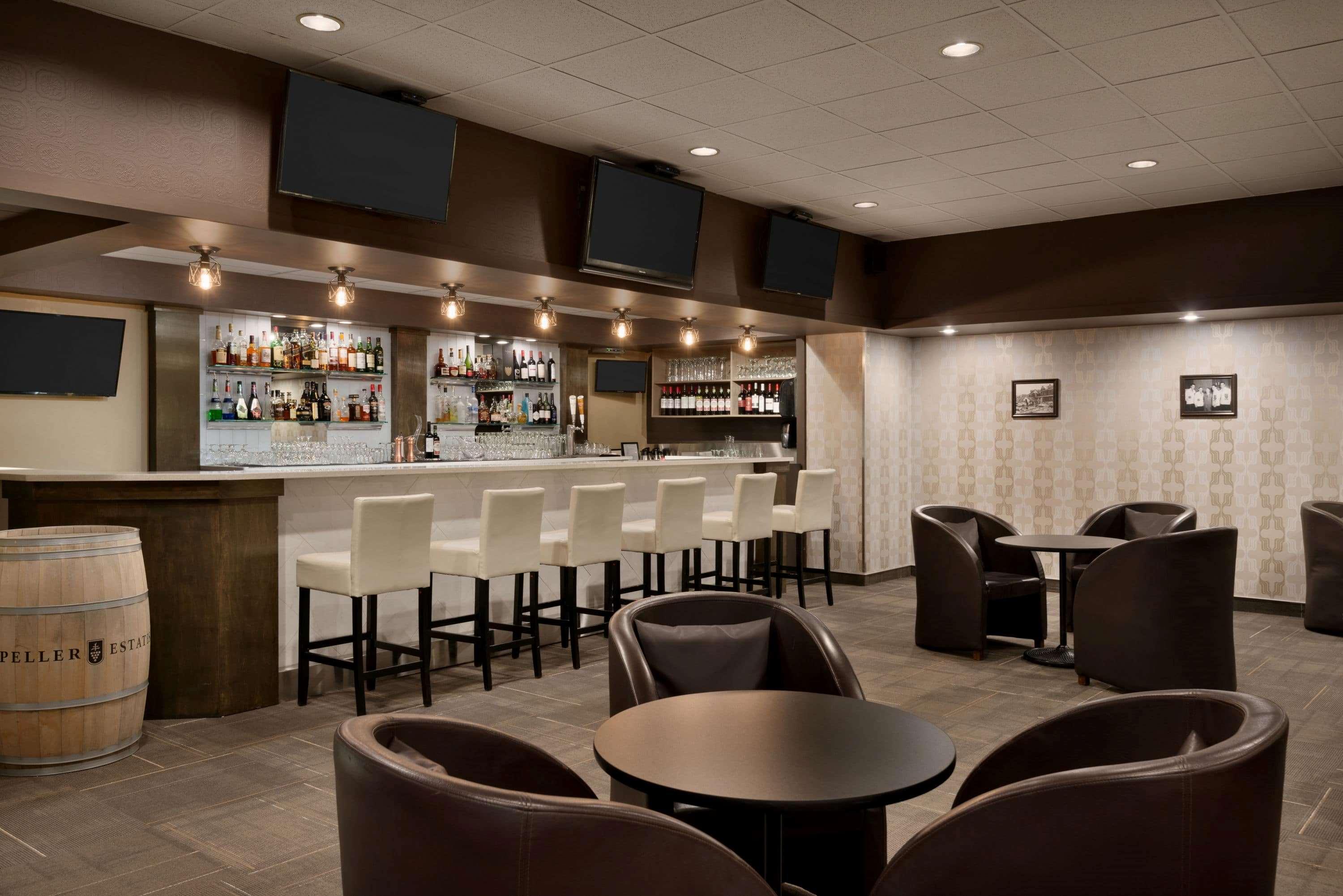 Ramada Plaza By Wyndham Regina Downtown Hotel Exterior photo