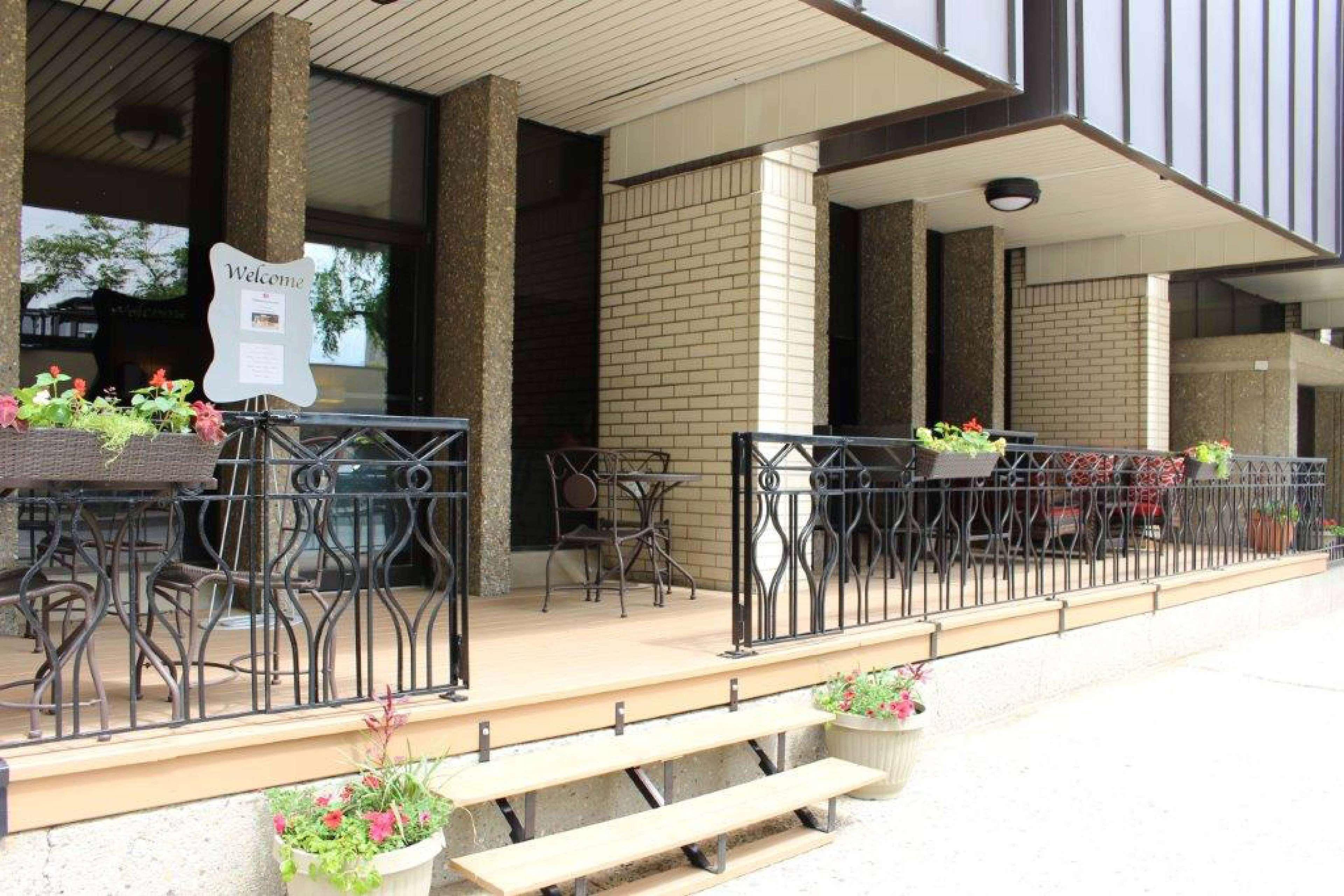 Ramada Plaza By Wyndham Regina Downtown Hotel Exterior photo