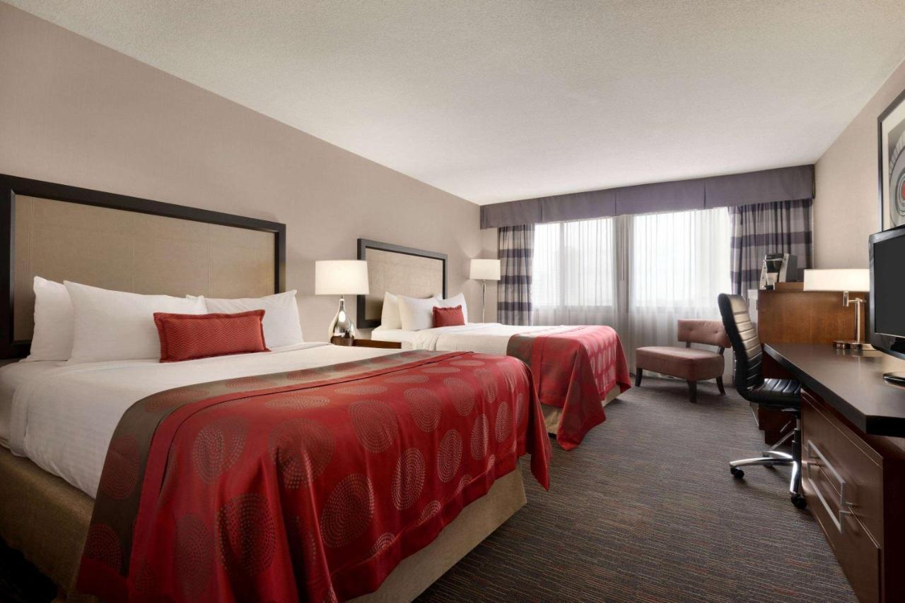 Ramada Plaza By Wyndham Regina Downtown Hotel Exterior photo